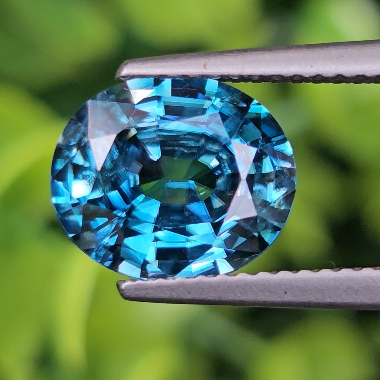 Blue Zircon Round view 2